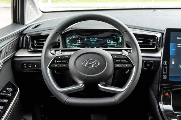 Hyundai Custin 1.5L Đặc Biệt có những tính năng an toàn cơ bản và hiện đại nhưng lại thiếu một số công nghệ an toàn tiên tiến